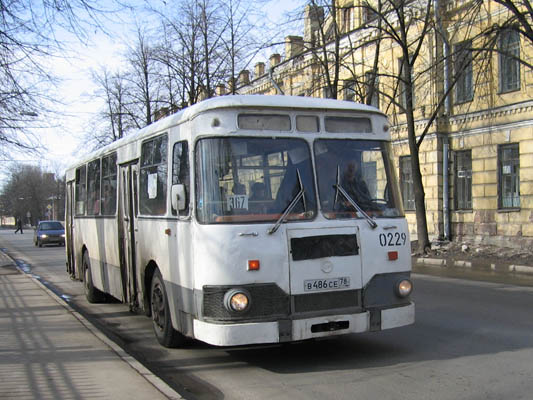Один из последних питерских ЛИАЗ-677. Колпино, март 2006 г.